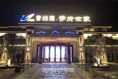 捡漏明诚！4700一平中间楼层套三双卫！首付7万！出售